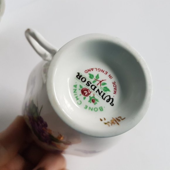 Floral Porcelain Teacup and Saucer Set - Picture 4 of 5